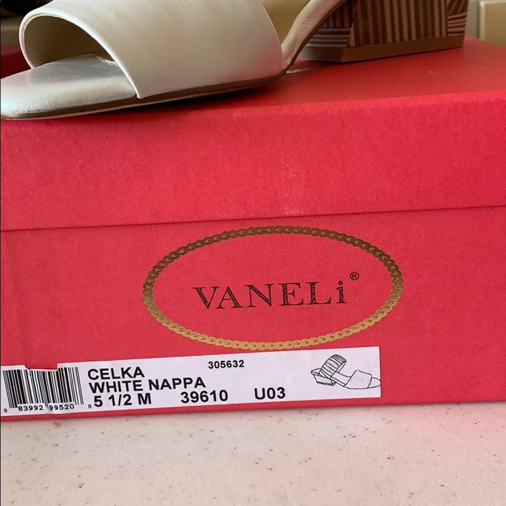 White sandals made by vaneli. New in box - Picture 2 of 3